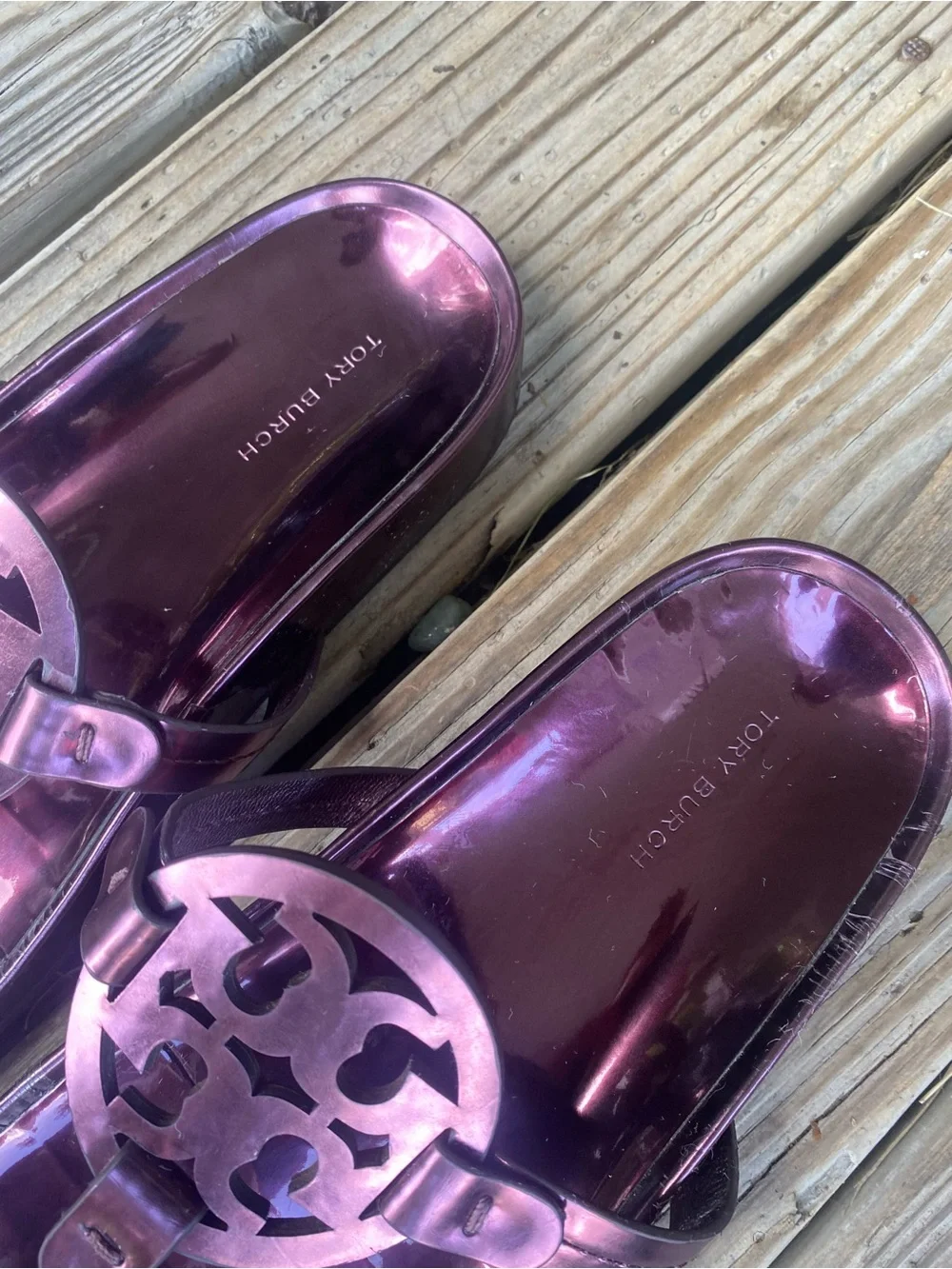 TORY BURCH- “Miller Cloud” Purple Metallic Mirror Logo Thong Sandals